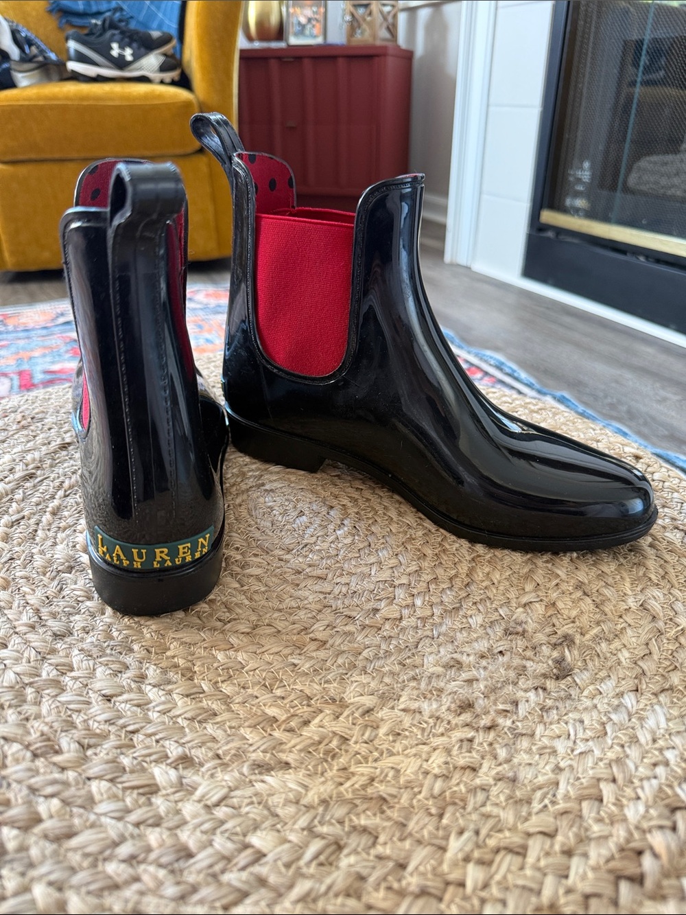 Lauren Ralph Lauren SZ 9 Black Patent Chelsea Rain Boots with Red Elastic Panels
